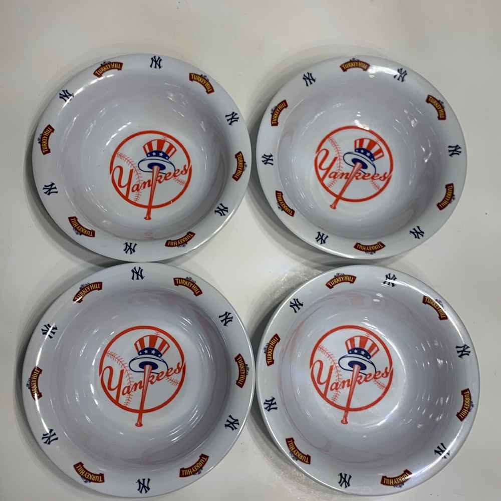 New York Yankees 4 dishwasher safe bowls 6” collectors items